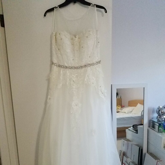 Neiman Marcus Teri Jon/Rickie Freeman wedding - Picture 4 of 8